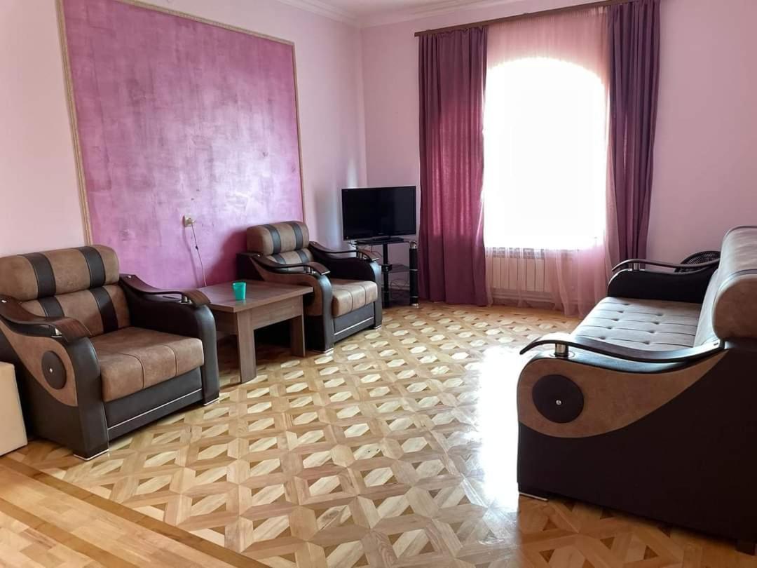 Green Garden Կանաչ Այգի イジェヴァン エクステリア 写真